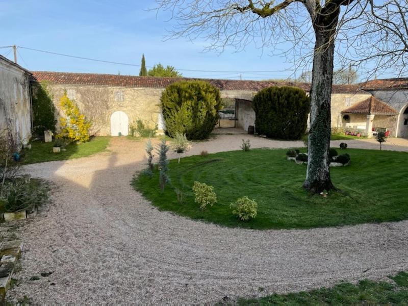 Chateau De Varaize Exterior photo